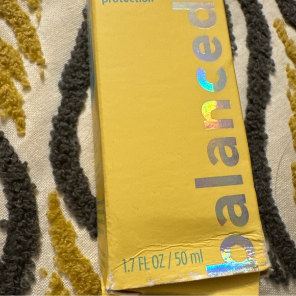 NEW Tula Protect + Glow Sunscreen | SPF 30 exp 03/2024 - Picture 2 of 7